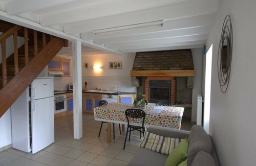 La Chambonie Cabaña | Acogedor Gîte con Chimenea, Jardín y Actividades en La Chambonie