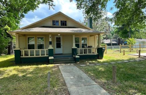 Concord Casa | Charming 2 bed home - Close to Downtown Concord