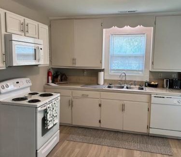 Concord Casa | Charming 2 bed home - Close to Downtown Concord