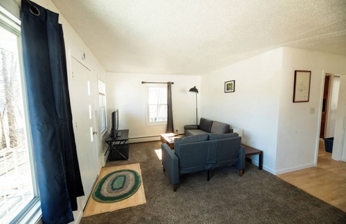 Bismarck Casa | Charming 2-bed house in Bismarck, centrally located for your convenience.