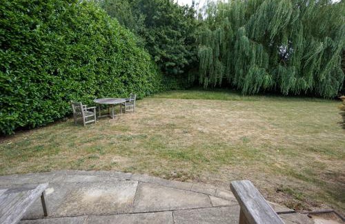East Finchley Casa | Charming 2-Bed House near Hampstead Heath Garden