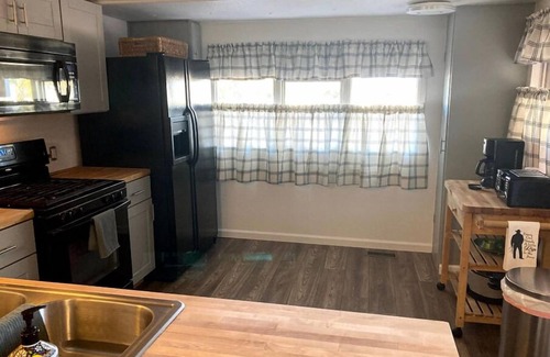 Superstition Springs Casa | Charming 2-bed mobile home with AC, WiFi in Mesa golf course community, all-age.