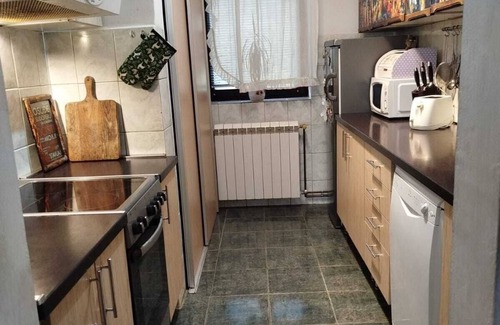 Novi Sad Casa | Charming 2-bedroom house with WiFi, AC in soothing Sremska Kamenica