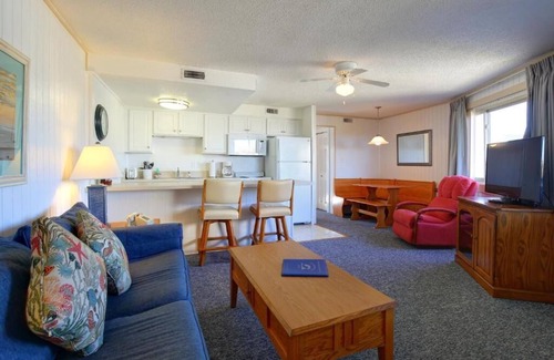 Colington Complejo | Charming 2-bedroom resort across the street from the ocean in Kill Devil Hills.
