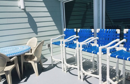 Sunnyside Casa | Charming 2-bedroom 2 bath townhome with private garage the water!