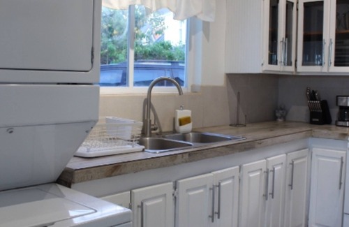 Bethel Casa | Charming 2-bed with stunning ocean views, breathtaking sunsets & modern interior