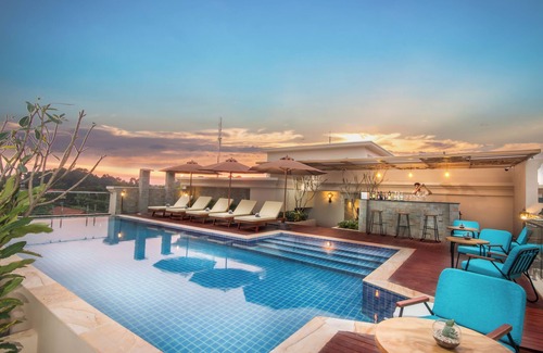 Sangkat Sla Kram Apartamento | Charming 2-bedroom with Kitchen, Pool, Fitness room