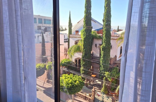 San Luis Potosi Casa | Depa de 2 Hab con Vista al Barrio de Tequis - Totalmente Nuevo y Equipado