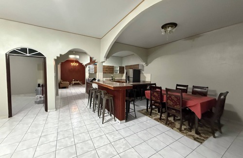 Nueva Concepcion Casa | Charming 2-bedroom house with AC, WiFi in enjoyable Cantón Quitasol