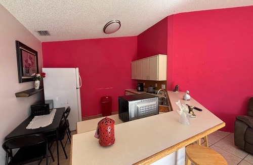 New Port Richey Casa | Charming 2-bedroom house with WiFi, AC in serene New Port Richey