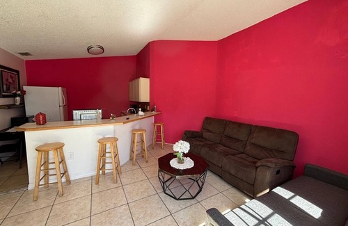 New Port Richey Casa | Charming 2-bedroom house with WiFi, AC in serene New Port Richey