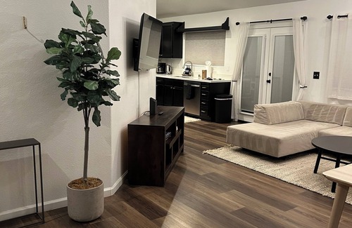 North Las Vegas Casa | Charming 2-bedroom house with AC, WiFi in lovely North Las Vegas