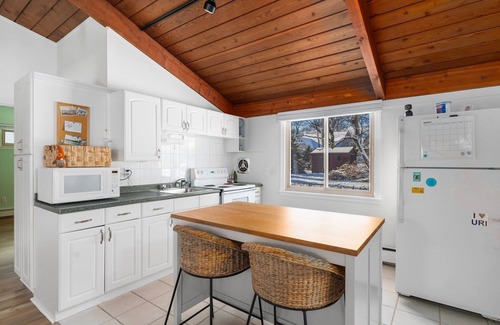 Wakefield-Peacedale Casa | Charming 2-bedroom house in South Kingstown