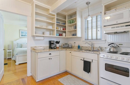 Matunuck Cabaña | Charming 2-bedroom cottage in South Kingstown with WiFi, AC