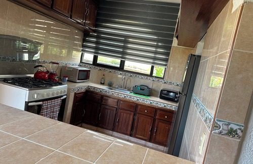 Tequesquitengo Casa | Charming 2-bedroom cottage with WiFi, AC in tranquil Tequesquitengo