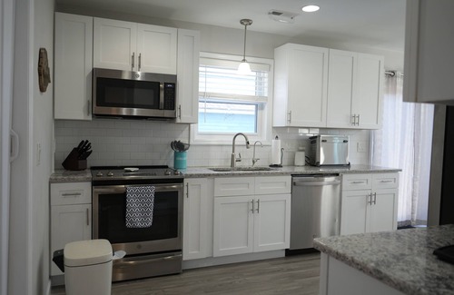 North Carolina Coast Cabaña | Charming 2-bedroom cottage on one level in delightful Carolina Beach