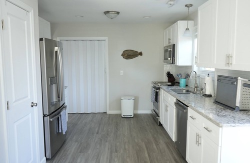 North Carolina Coast Cabaña | Charming 2-bedroom cottage on one level in delightful Carolina Beach