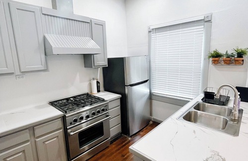 Central City Casa | Charming 2 Bedroom House & Rear Apt 1/1 with CC Bay View!