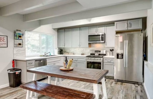 Lake Arrowhead Cabaña | Charming 2-Bedroom Cottage in Lake Arrowhead WiFi & AC Included