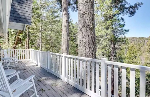 Lake Arrowhead Cabaña | Charming 2-Bedroom Cottage in Lake Arrowhead WiFi & AC Included