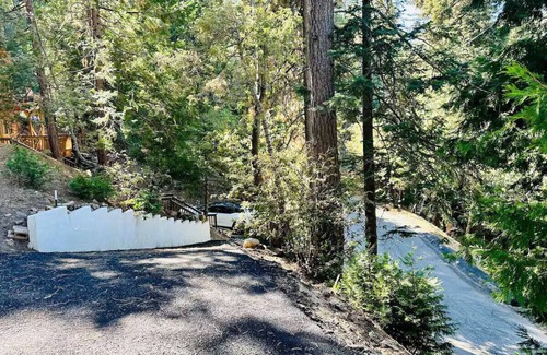 Lake Arrowhead Cabaña | Charming 2-Bedroom Cottage in Lake Arrowhead WiFi & AC Included