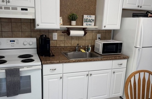 Villas Casa | Charming 2-bedroom house in delightful Lower Township home of beautiful sun sets