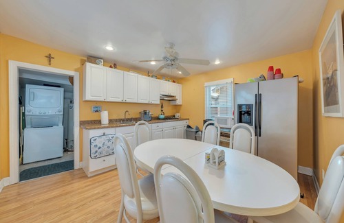 North Wildwood Casa | Charming 2-bedroom house in North Wildwood with a great front porch.