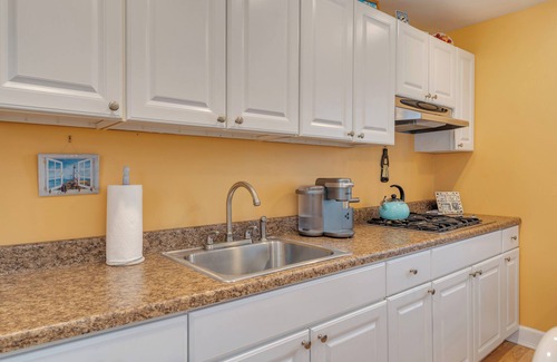 North Wildwood Casa | Charming 2-bedroom house in North Wildwood with a great front porch.