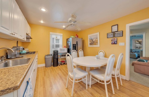 North Wildwood Casa | Charming 2-bedroom house in North Wildwood with a great front porch.