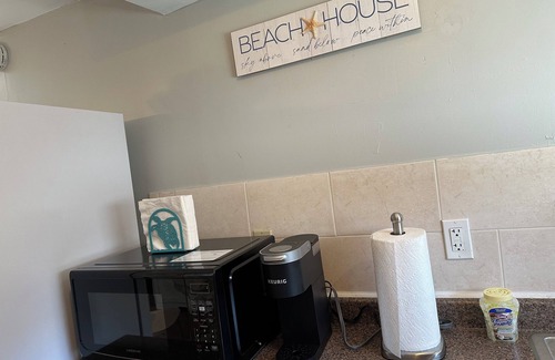 Cape May - Wildwood Cabaña | Charming 2-bedroom beach cottage with AC and WiFi in North Wildwood