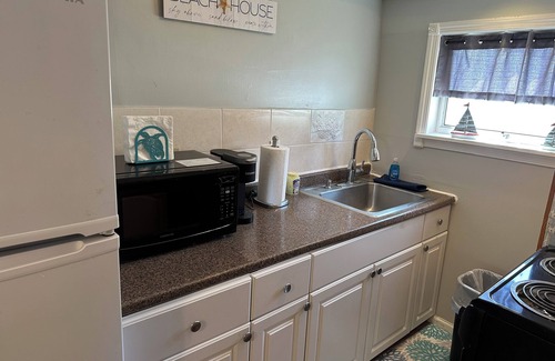 Cape May - Wildwood Cabaña | Charming 2-bedroom beach cottage with AC and WiFi in North Wildwood