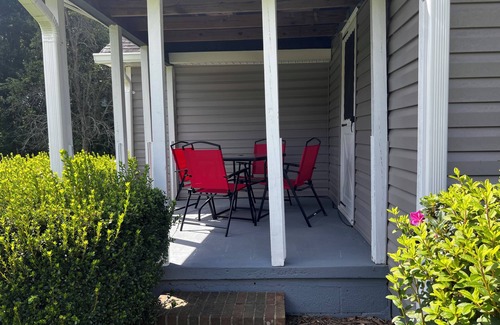Pilot Mountain Casa | Charming 2-bedroom Cottage with AC and WiFi in Pilot Mountain