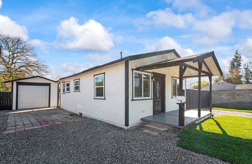 San Bernardino Casa | Charming 2-bedroom house in peaceful San Bernardino with AC