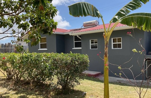 Lead Vale Casa | Charming 2-bedroom house with WiFi, AC in delightful Christ Church