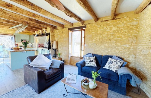 Saint-Cyprien Cabaña | Charming 2-bedroom cottage within a pretty sandstone courtyard with large pool