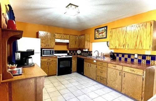 Brackettville Casa | Charming 2-bedroom house in Brackettville with AC, WiFi