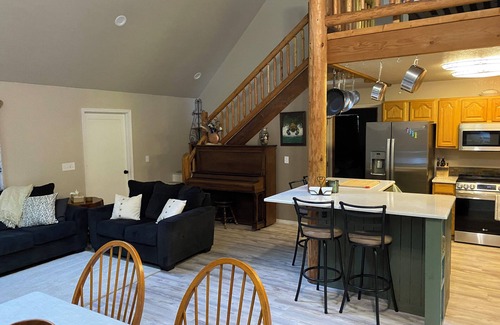 Crescent City Condominio | Charming 2-bedroom condo in wonderful Crescent City with WiFi