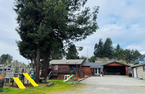 McKinleyville Casa | Charming 2-bedroom entire house in a peaceful private place with WiFi!