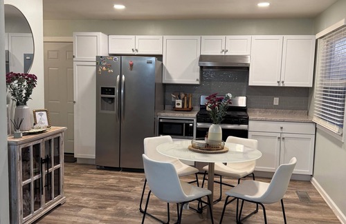 Michigan City Casa | Charming 2-bedroom house with WiFi, AC in lovely Michigan City