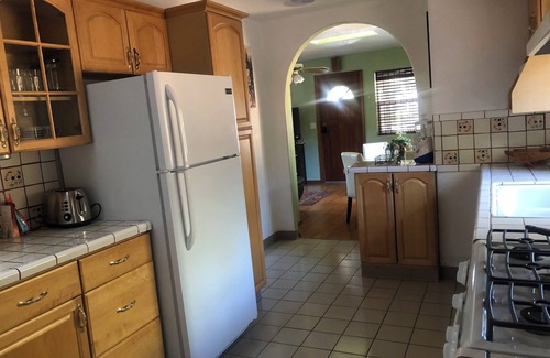 Shoreline West Cabaña | Charming 2-bedroom cottage in Mountain View