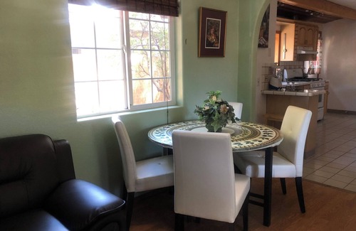 Shoreline West Cabaña | Charming 2-bedroom cottage in Mountain View