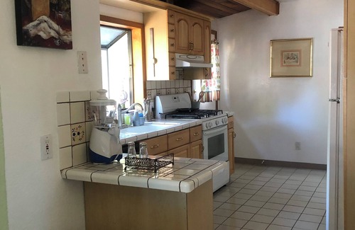 Shoreline West Cabaña | Charming 2-bedroom cottage in Mountain View