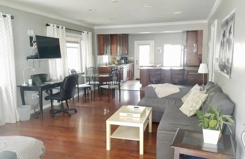 South Redondo Casa | Charming 2-bedroom house with WiFi in wonderful Redondo Beach.17 houses away 🏝️
