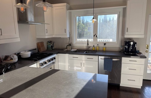 Oak Park Cabaña | Charming 2-bedroom cottage with WiFi on bike path in Santa Barbara
