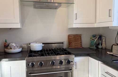 Oak Park Cabaña | Charming 2-bedroom cottage with WiFi on bike path in Santa Barbara