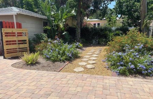 Disston Heights Casa | Charming 2-bedroom bungalow in St. Petersburg close to beaches and downtown.