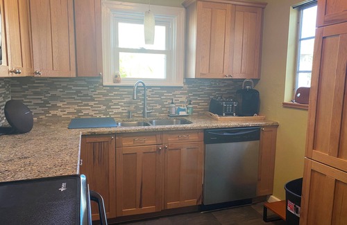 Disston Heights Casa | Charming 2-bedroom bungalow in serene St. Petersburg with WiFi,