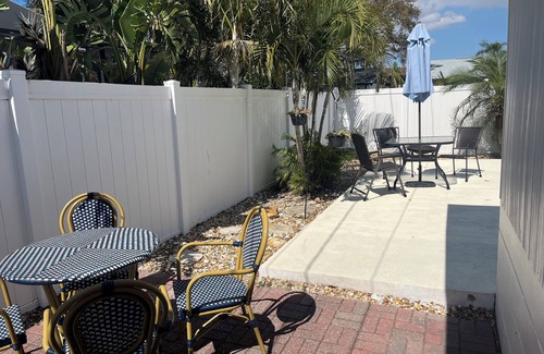 Disston Heights Casa | Charming 2-bedroom pool house with fenced yard, pet friendly in St. Petersburg