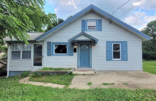 Mount Airy Casa | Charming 2 Bedroom 1 Bath Farm Style House