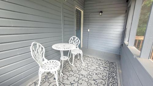 Mount Airy Casa | Charming 2 Bedroom 1 Bath Farm Style House